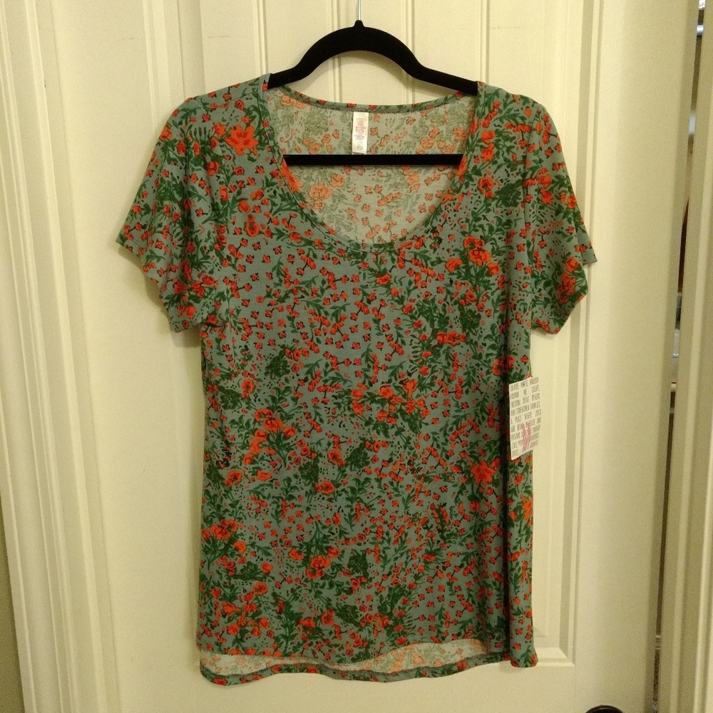 LuLaRoe Medium Classic T NWT